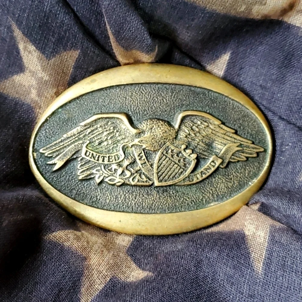 VINTAGE HERITAGE MINT SOLID BRASS OVAL BUCKLE AMERICAN EAGLE UNITED WE STAND
